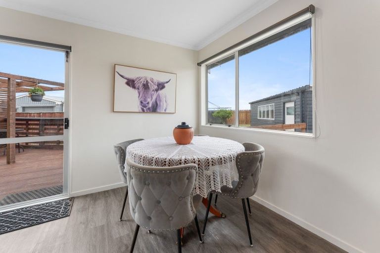 Photo of property in 28 Leander Place, Milson, Palmerston North, 4414