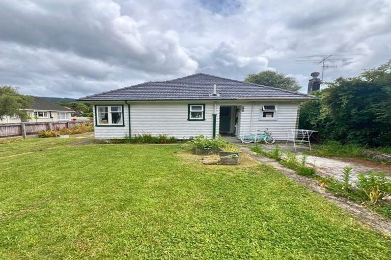 Photo of property in 107 Main Road, Wainuiomata, Lower Hutt, 5014