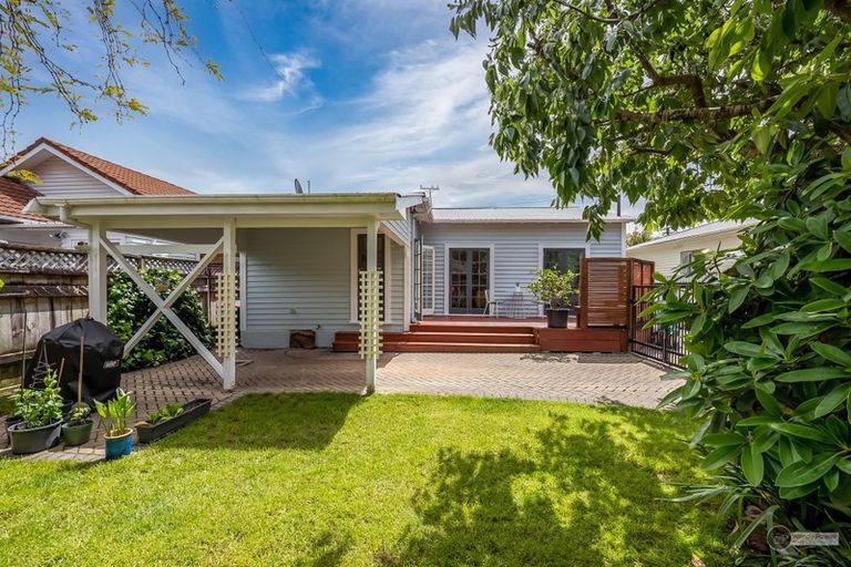 Photo of property in 12 Raymond Terrace, Fairfield, Lower Hutt, 5011