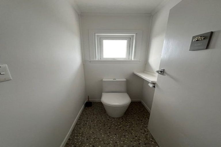 Photo of property in 1/56 Manuka Road, Glenfield, Auckland, 0629