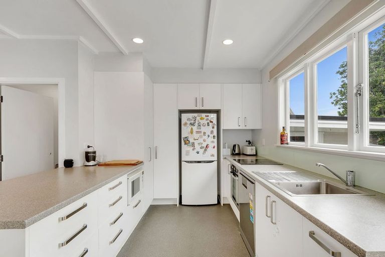 Photo of property in 2 Kellow Street, Wallaceville, Upper Hutt, 5018