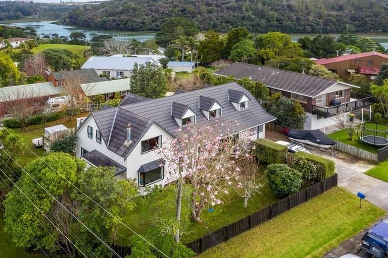 Photo of property in 1 Gails Drive, Okura, Auckland, 0792