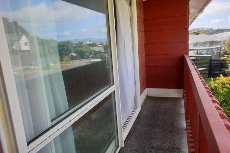 Photo of property in 5 Southern Cross Crescent, Island Bay, Wellington, 6023