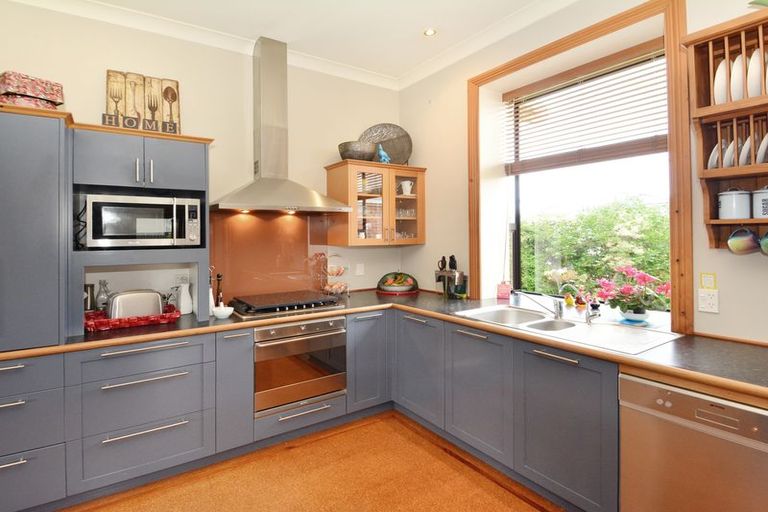 Photo of property in 2 Hargest Crescent, Saint Kilda, Dunedin, 9012