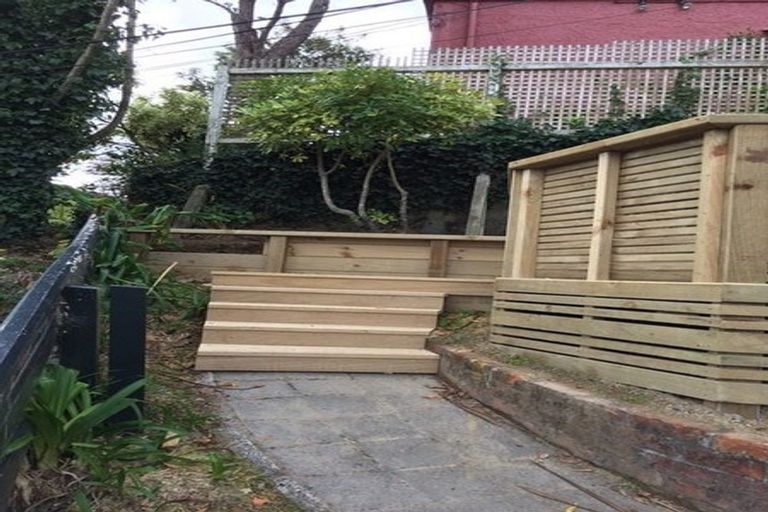 Photo of property in 132a Kelburn Parade, Kelburn, Wellington, 6012