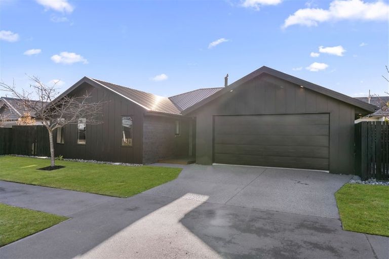 Photo of property in 25 Katrine Drive, Marshland, Christchurch, 8083