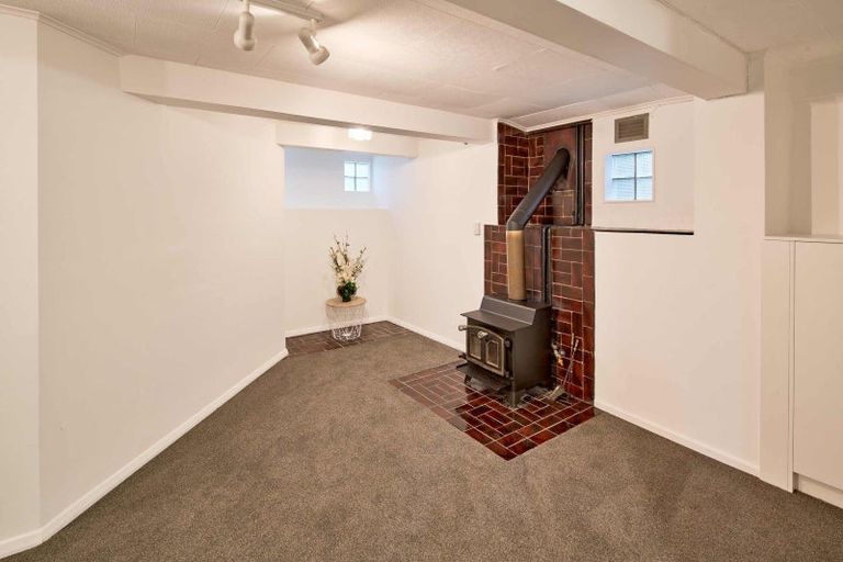 Photo of property in 16 Clematis Grove, Maungaraki, Lower Hutt, 5010