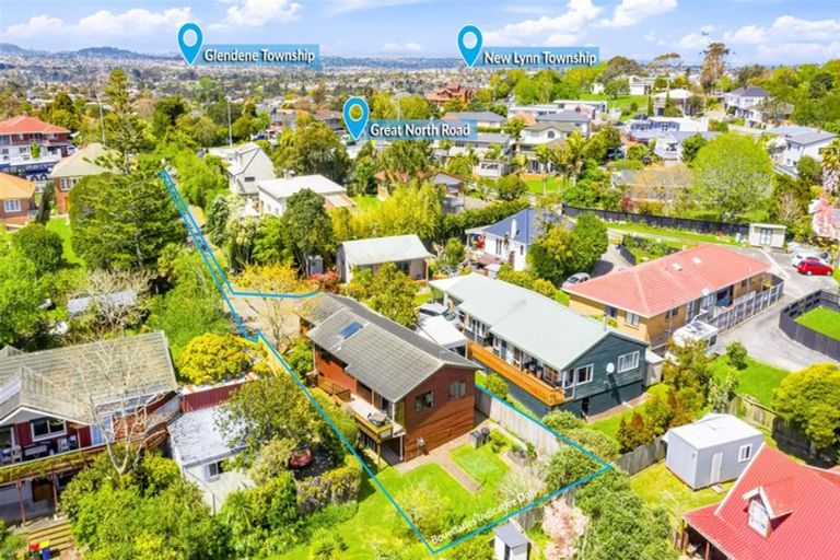 Photo of property in 4150a Great North Road, Glendene, Auckland, 0602