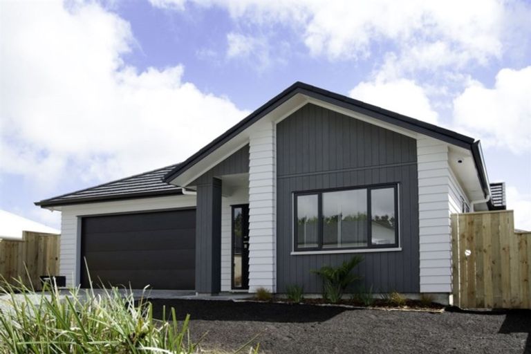 Photo of property in 17 Papa Orchard Drive, Kumeu, 0810