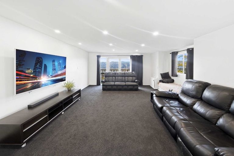 Photo of property in 135 Tirohanga Road, Tirohanga, Lower Hutt, 5010