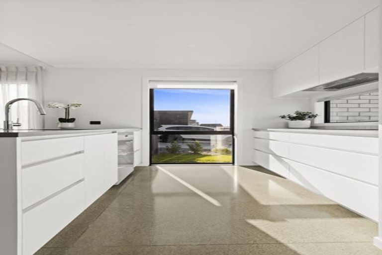 Photo of property in 88 Metoriti Crescent, Karaka, 2124