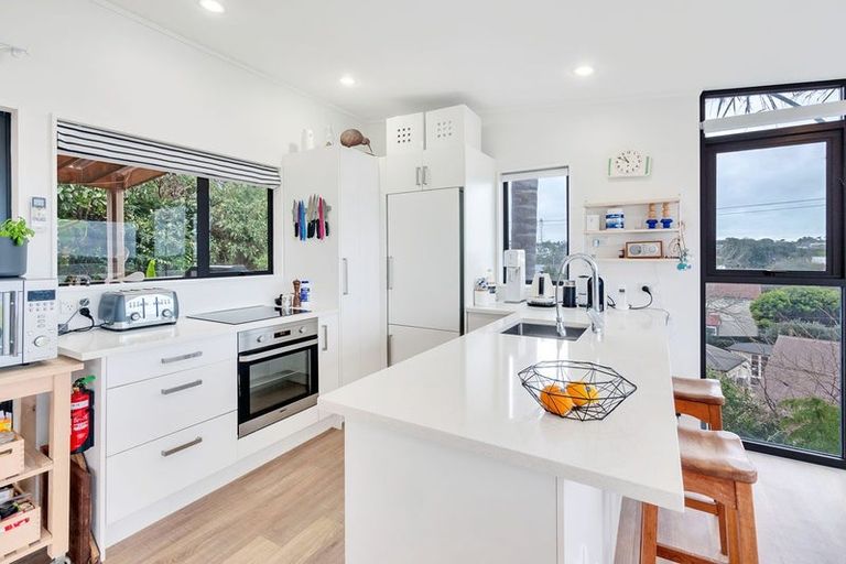 Photo of property in 1/3 Beach Road, Northcote Point, Auckland, 0627