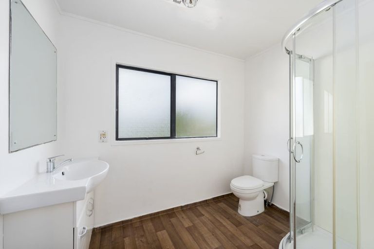 Photo of property in 2/19a Ribblesdale Road, Henderson, Auckland, 0612