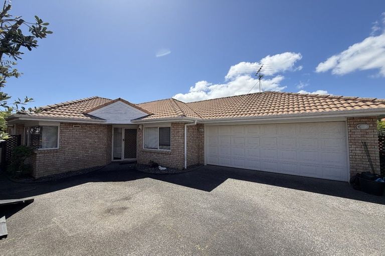 Photo of property in 180a Botany Road, Botany Downs, Auckland, 2010