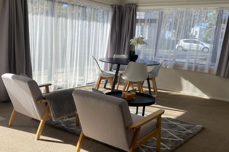 Photo of property in 114 Te Atatu Road, Te Atatu South, Auckland, 0610