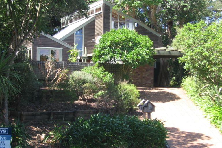 Photo of property in 2/26 Arcadia Crescent, Bayview, Auckland, 0629