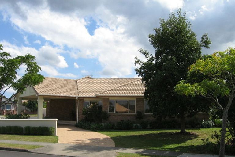 Photo of property in 14 Vermeer Place, West Harbour, Auckland, 0618