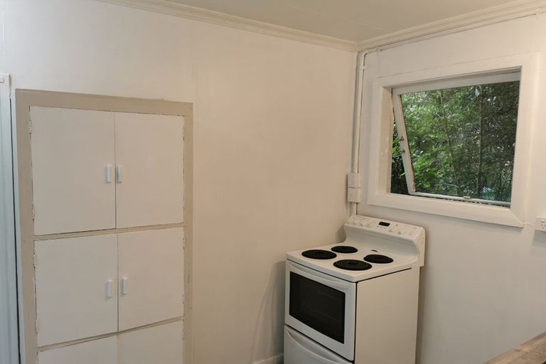 Photo of property in 88 Newlands Road, Newlands, Wellington, 6037