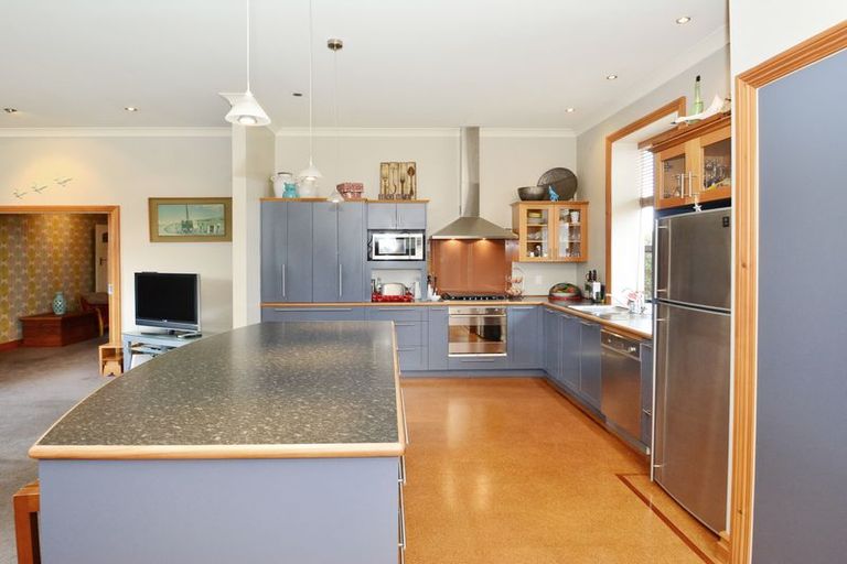 Photo of property in 2 Hargest Crescent, Saint Kilda, Dunedin, 9012