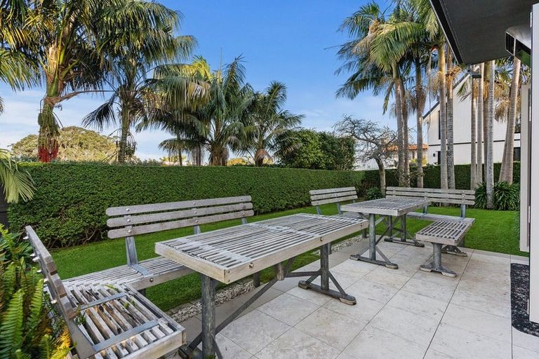 Photo of property in 205a Hurstmere Road, Takapuna, Auckland, 0622