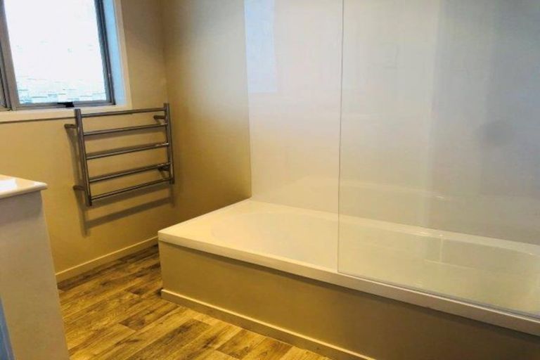 Photo of property in 426 Roscommon Road, Clendon Park, Auckland, 2103