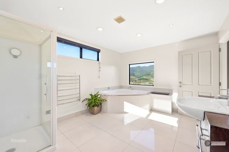 Photo of property in 67 Mount Marua Way, Timberlea, Upper Hutt, 5018