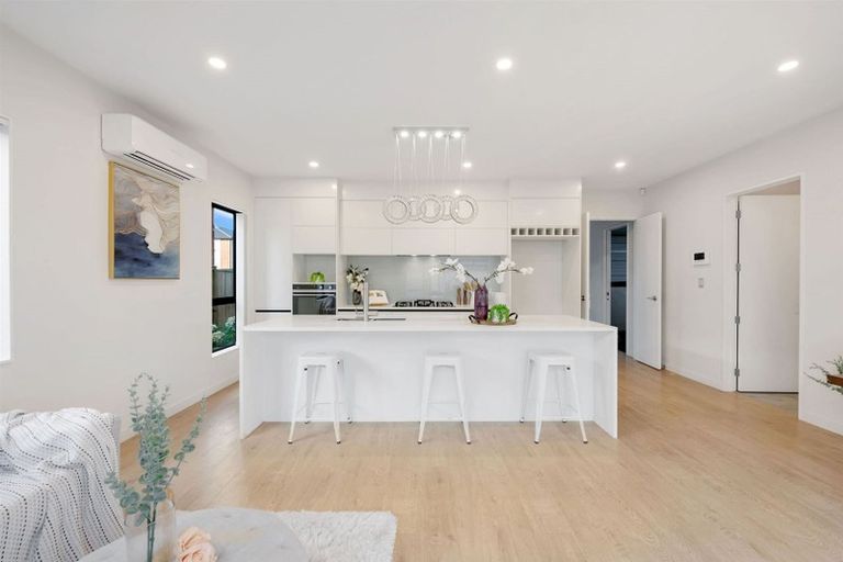 Photo of property in 6 Hinoki Way, Flat Bush, Auckland, 2019