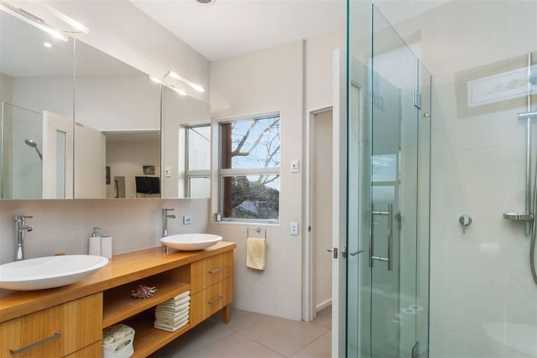 Photo of property in 22 Iles Lane, Cashmere, Christchurch, 8022