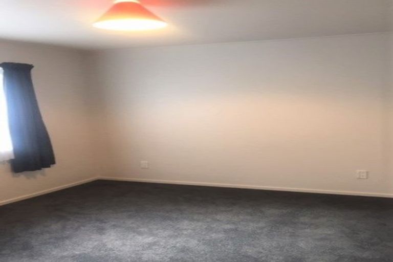 Photo of property in 2/4 Dowse Drive, Maungaraki, Lower Hutt, 5010
