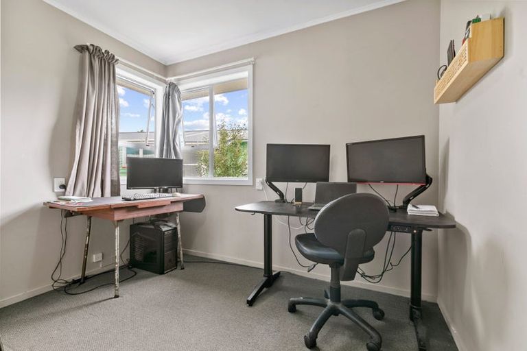 Photo of property in 14 Riverpark Crescent, Henderson, Auckland, 0610