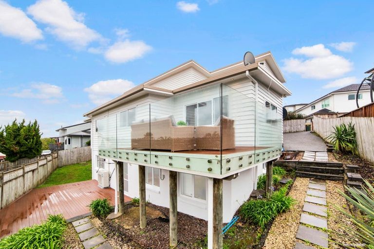 Photo of property in 65 Zara Court, Windsor Park, Auckland, 0632