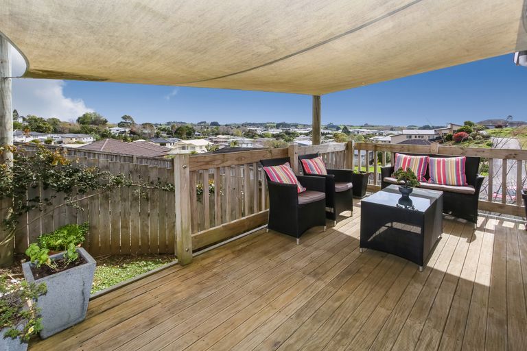 Photo of property in 36 Cape Vista Crescent, Pukekohe, 2120