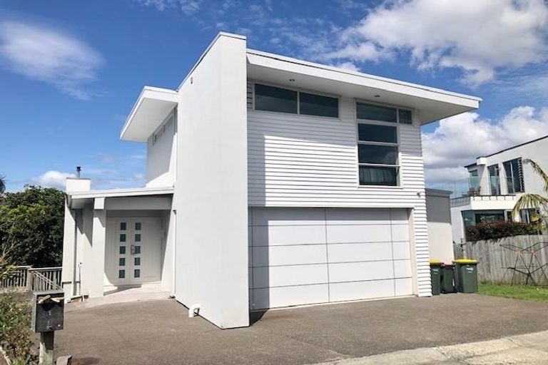 Photo of property in 1 Paterson Mews, Browns Bay, Auckland, 0630