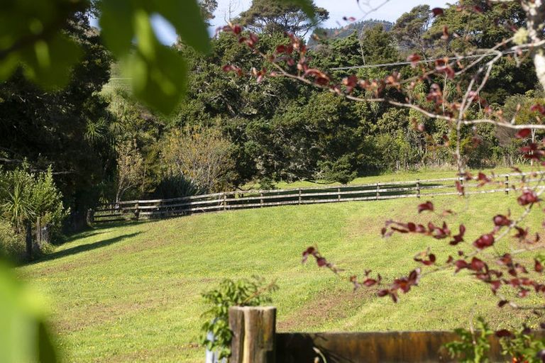 Photo of property in 1021 Old North Road, Waimauku, 0882