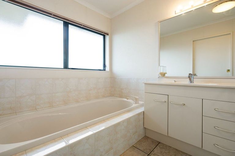 Photo of property in 6 Glenside Rise, Grandview Heights, Hamilton, 3200