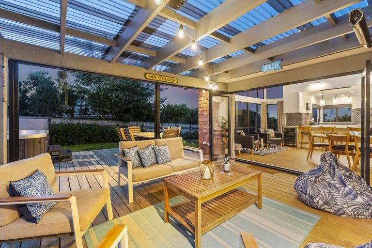 Photo of property in 41 Quadrant Heights, Paraparaumu, 5032