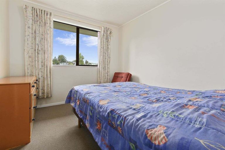 Photo of property in 15 Lilburn Crescent, Massey, Auckland, 0614