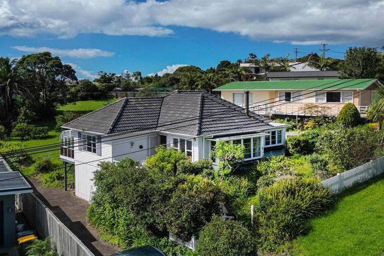 Photo of property in 49 Moffat Road, Red Beach, 0932