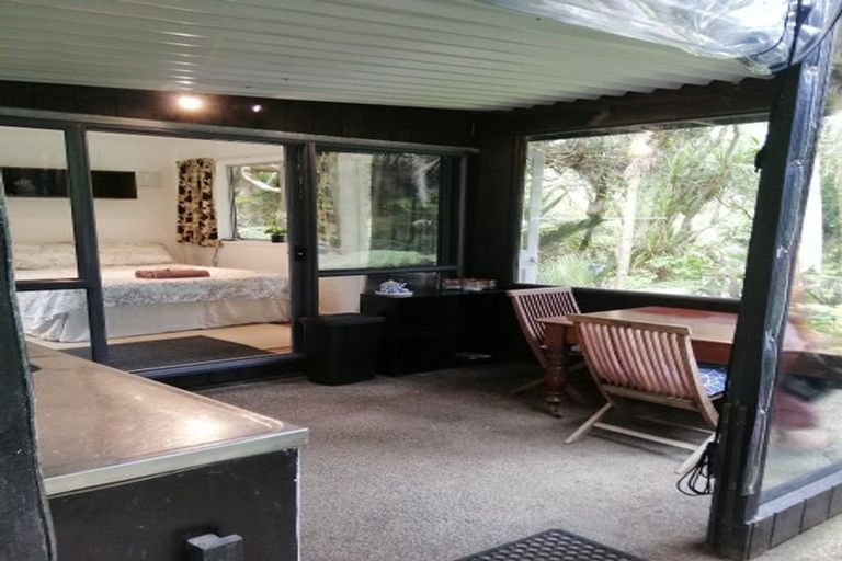 Photo of property in 10-12 Glenesk Road, Piha, New Lynn, 0772