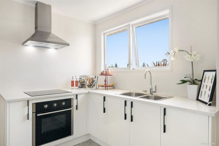 Photo of property in 28 Gambare Place, Wattle Downs, Auckland, 2103