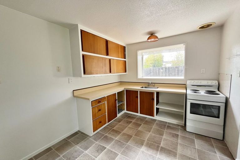 Photo of property in 2/51 Woodbury Street, Russley, Christchurch, 8042