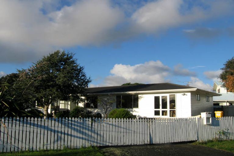 Photo of property in 1 Dennis Grove, Paraparaumu Beach, Paraparaumu, 5032