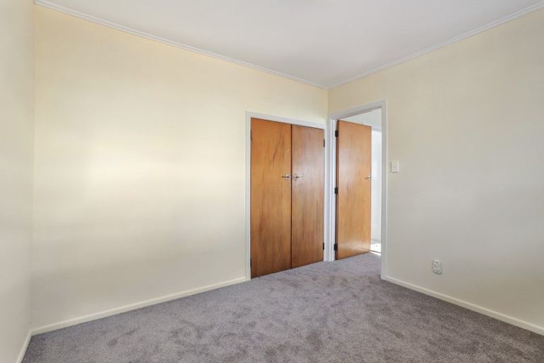 Photo of property in 1/8 Westward Ho, Glen Eden, Auckland, 0602