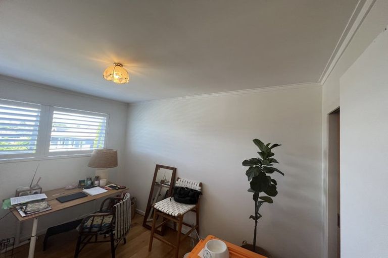 Photo of property in 1/4 Beach Road, Castor Bay, Auckland, 0620