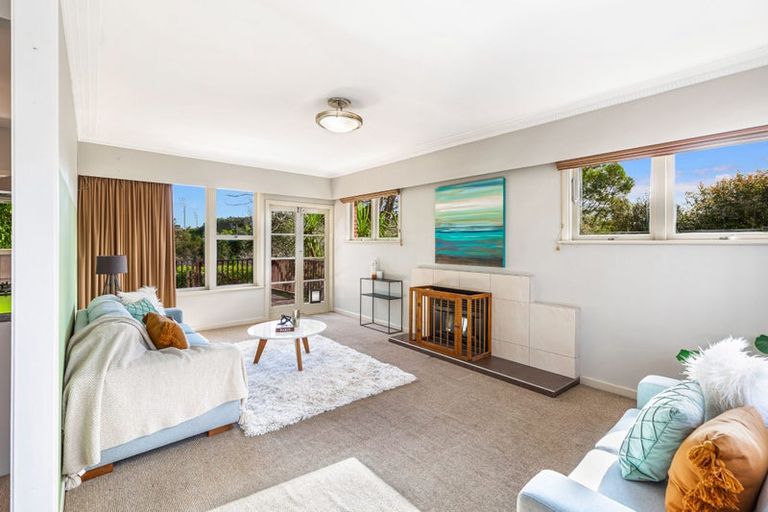 Photo of property in 52 Sylvan Crescent, Te Atatu South, Auckland, 0610