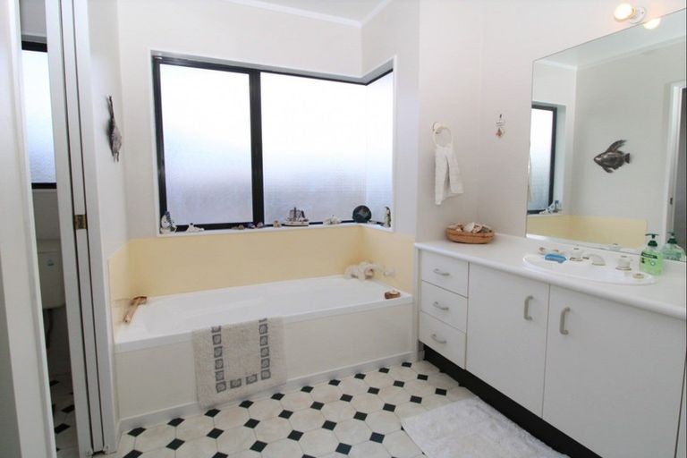 Photo of property in 134 Kowhai Avenue, Matarangi, Whitianga, 3592