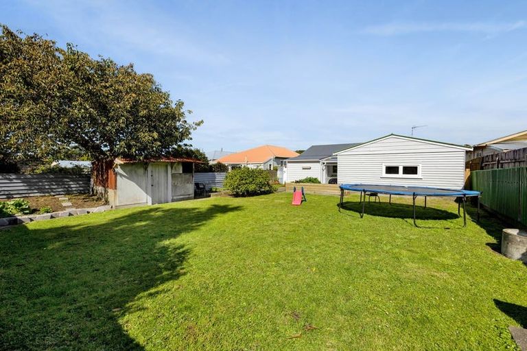 Photo of property in 12 Burns Street, Hawera, 4610