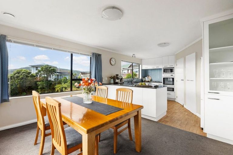 Photo of property in 19 Paddington Grove, Karori, Wellington, 6012