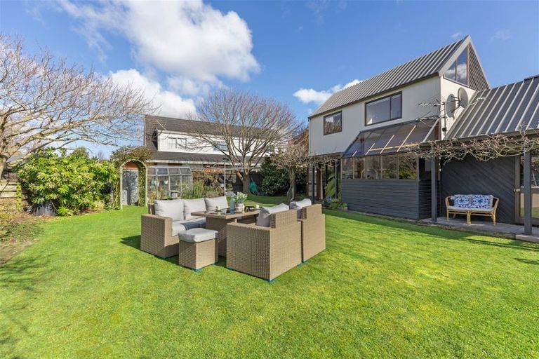Photo of property in 4 Godfrey Place, Ilam, Christchurch, 8041
