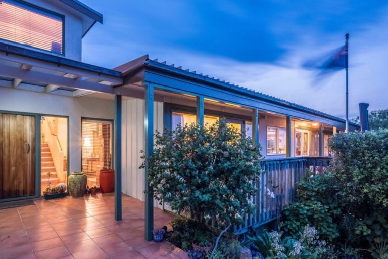 Photo of property in 87 Winara Avenue, Waikanae, 5036